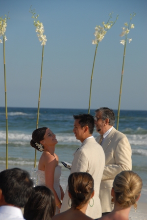  and orchid altar that had been installed on the beach greywedding3